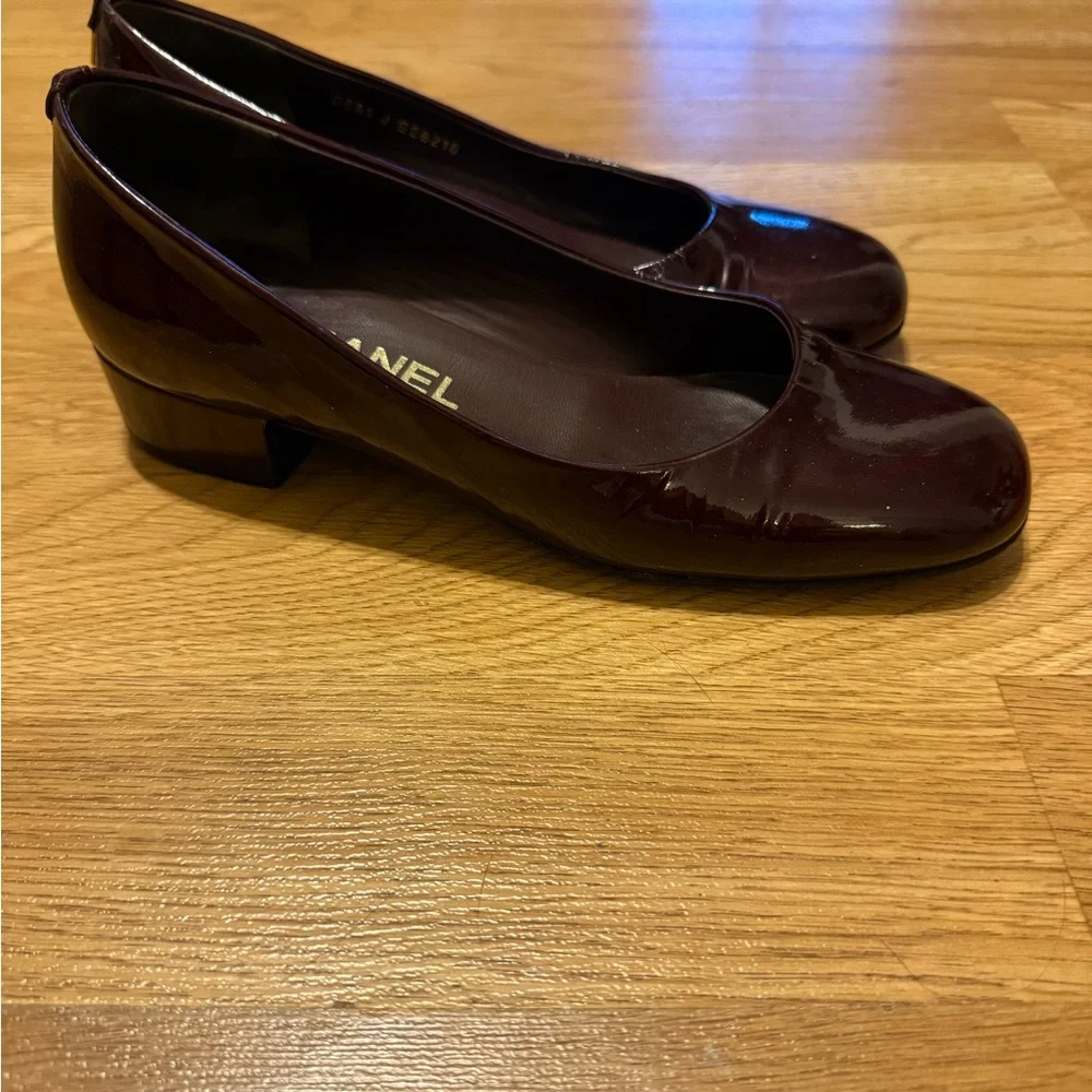 CHANEL Kitten Patent Leather Heels. Size 36.5, 6.5US - Picture 2 of 8